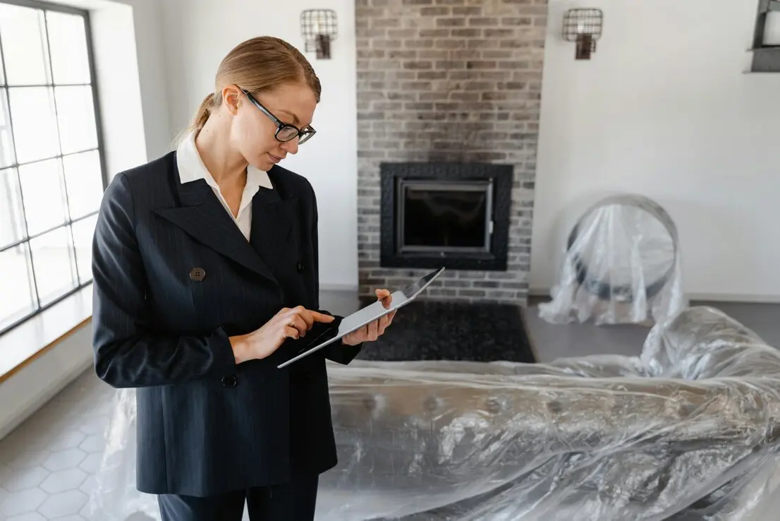 Documenti e calcolatrice per valutazione immobiliare